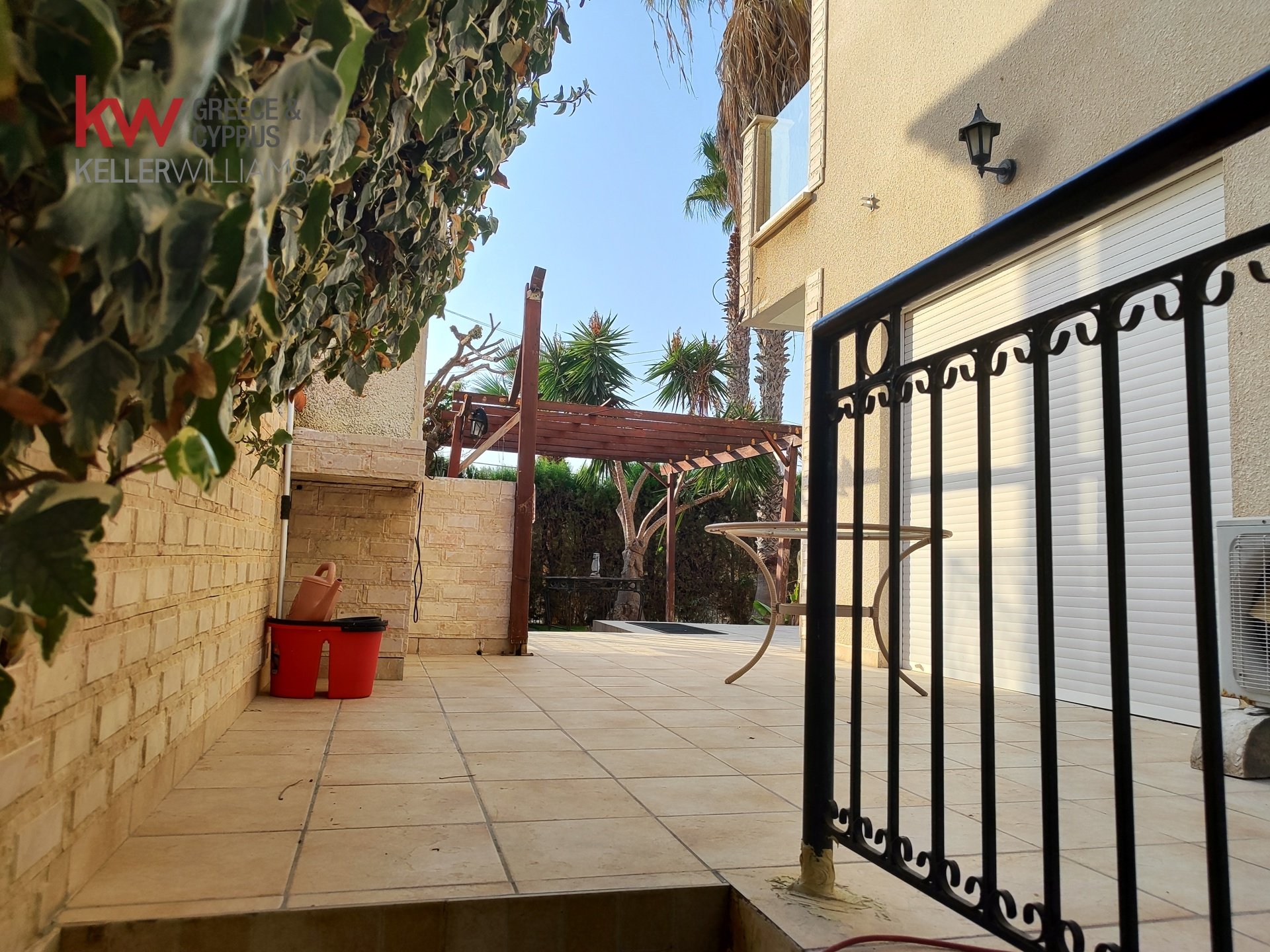 5 bedrooms Townhouse in Larnaca, Larnaka, Cyprus No. 39986