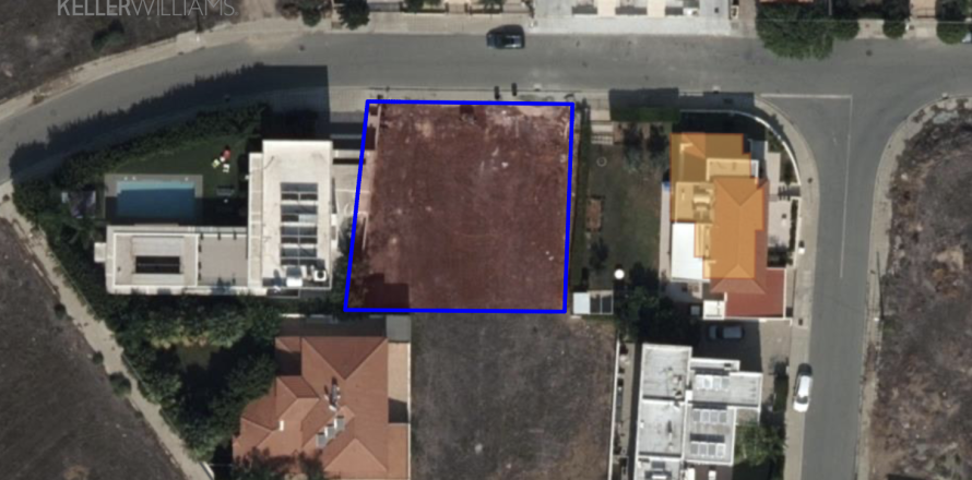 577m2 Land in Strovolos, Nicosia,  No. 39989