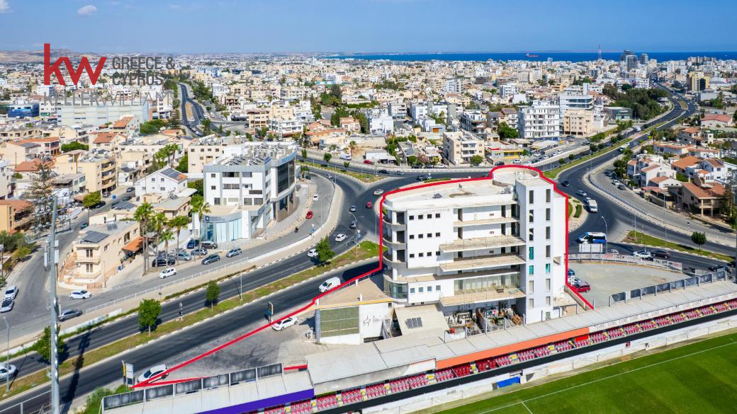 1m2 Local comercial en Larnaca, Larnaka, Chipre No. 39847