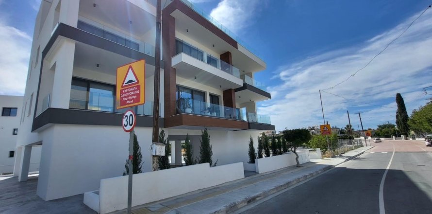 3 bedrooms Penthouse in Parekklisia, Limassol, No. 45098