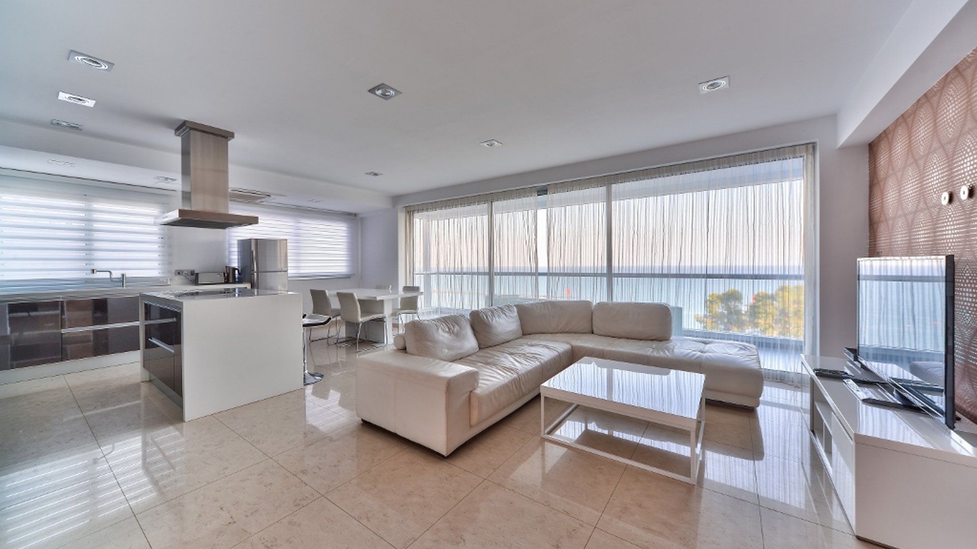 3 bedrooms Apartment in Limassol, Cyprus No. 28011