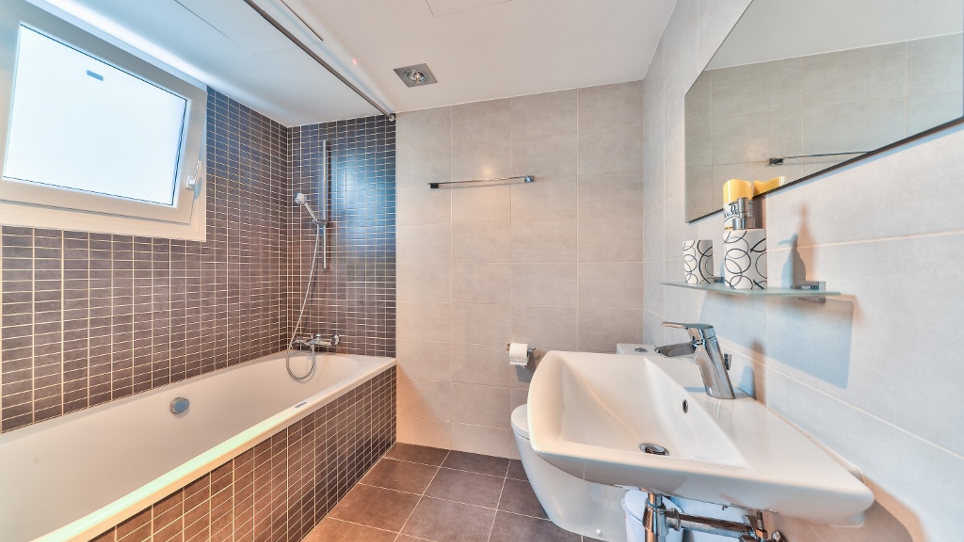 3 bedrooms Apartment in Limassol, Cyprus No. 28011