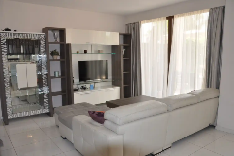 3 bedrooms Apartment in Limassol,  No. 48486 6