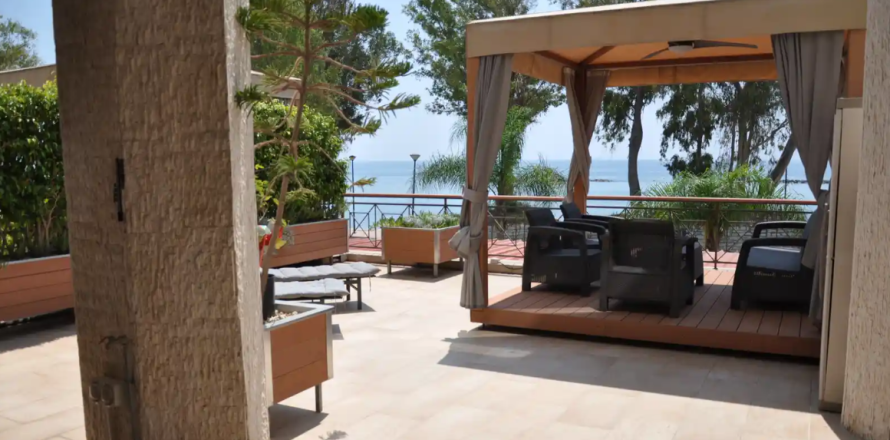 3 bedrooms Apartment in Limassol,  No. 48486