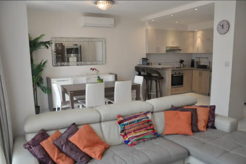 3 bedrooms Apartment in Limassol,  No. 48486 7