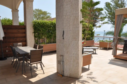 3 bedrooms Apartment in Limassol,  No. 48486 2