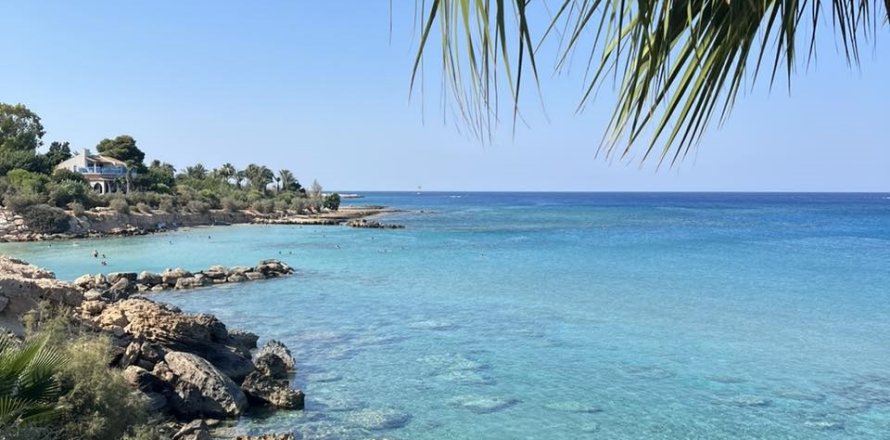 2 bedrooms Bungalow in Paralimni, Ammochostos,  No. 40263