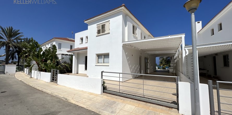 4 bedrooms Villa in Pernera, Ammochostos,  No. 40266