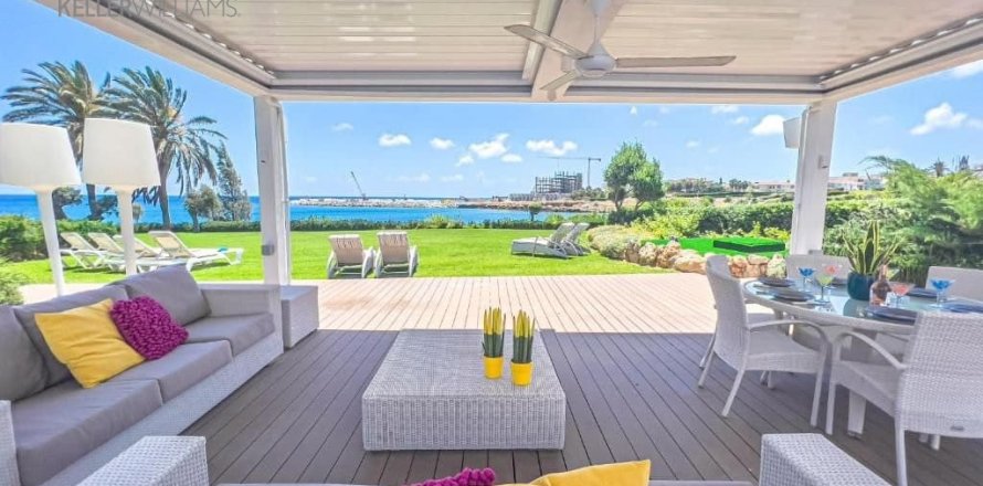 4 bedrooms Villa in Paralimni, Ammochostos,  No. 40267