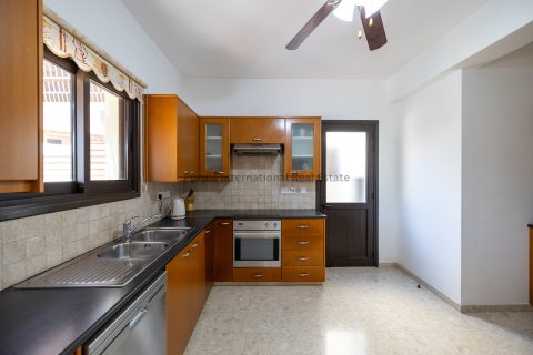 4 bedrooms Villa in Maroni, Larnaka,  No. 37872 3