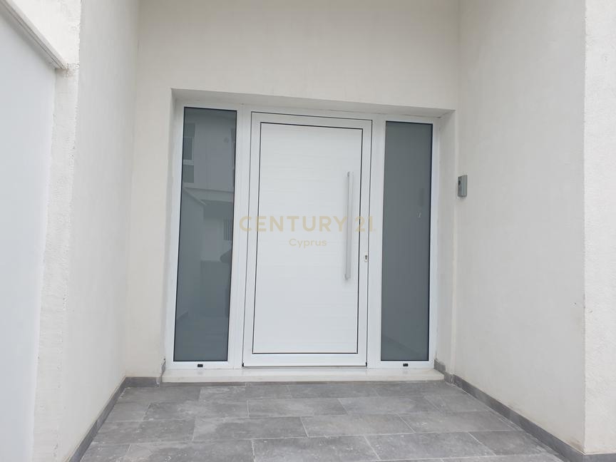 550m2 Building in Strovolos, Nicosia, Cyprus No. 53751