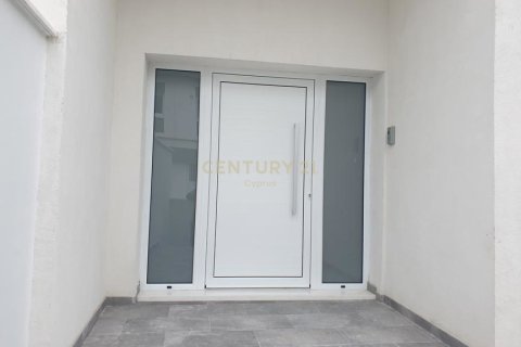 550m2 Building in Strovolos, Nicosia, No. 53751 2