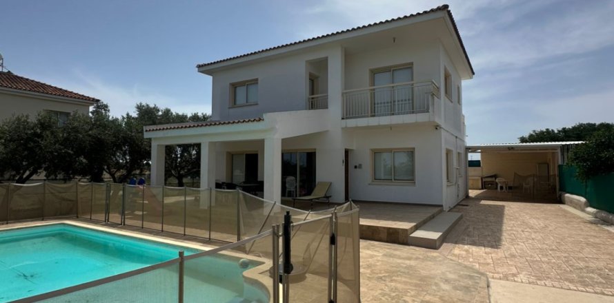 4 bedrooms Villa in Paralimni, Ammochostos, No. 40452