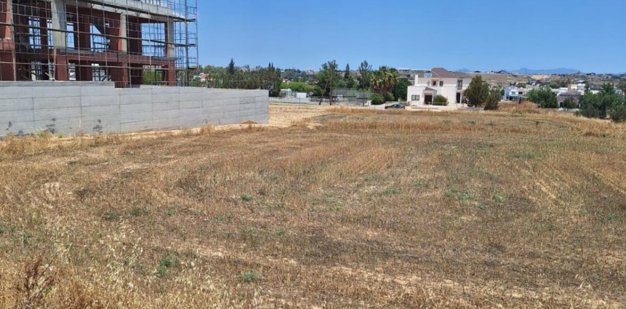 2862m2 Land in Pera Chorio, Nicosia,  No. 40455