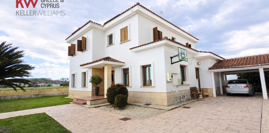 4 bedrooms Townhouse in Nisou, Nicosia,  No. 51049