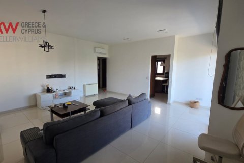 Квартира с 3 спальнями в Строволос, Никосия,  № 51047