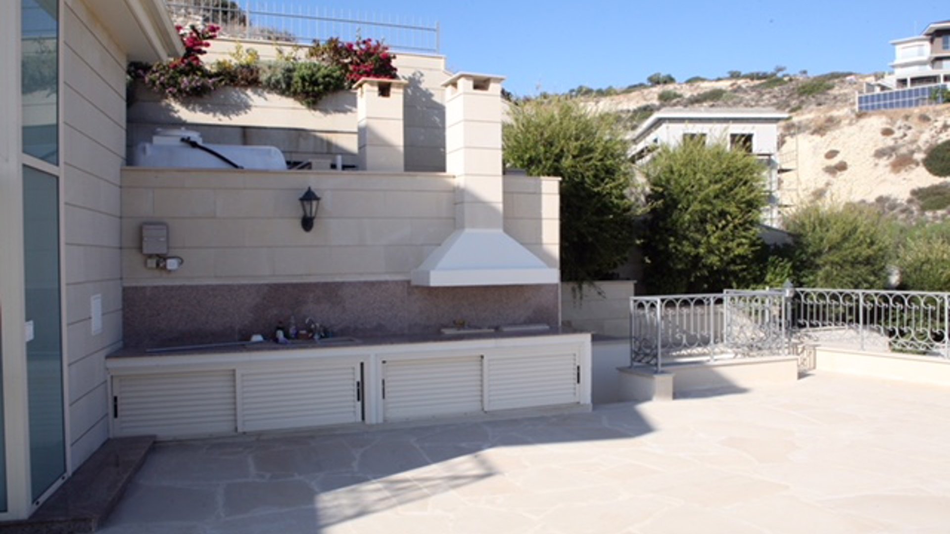 4 bedrooms Villa in Limassol, Cyprus No. 26030