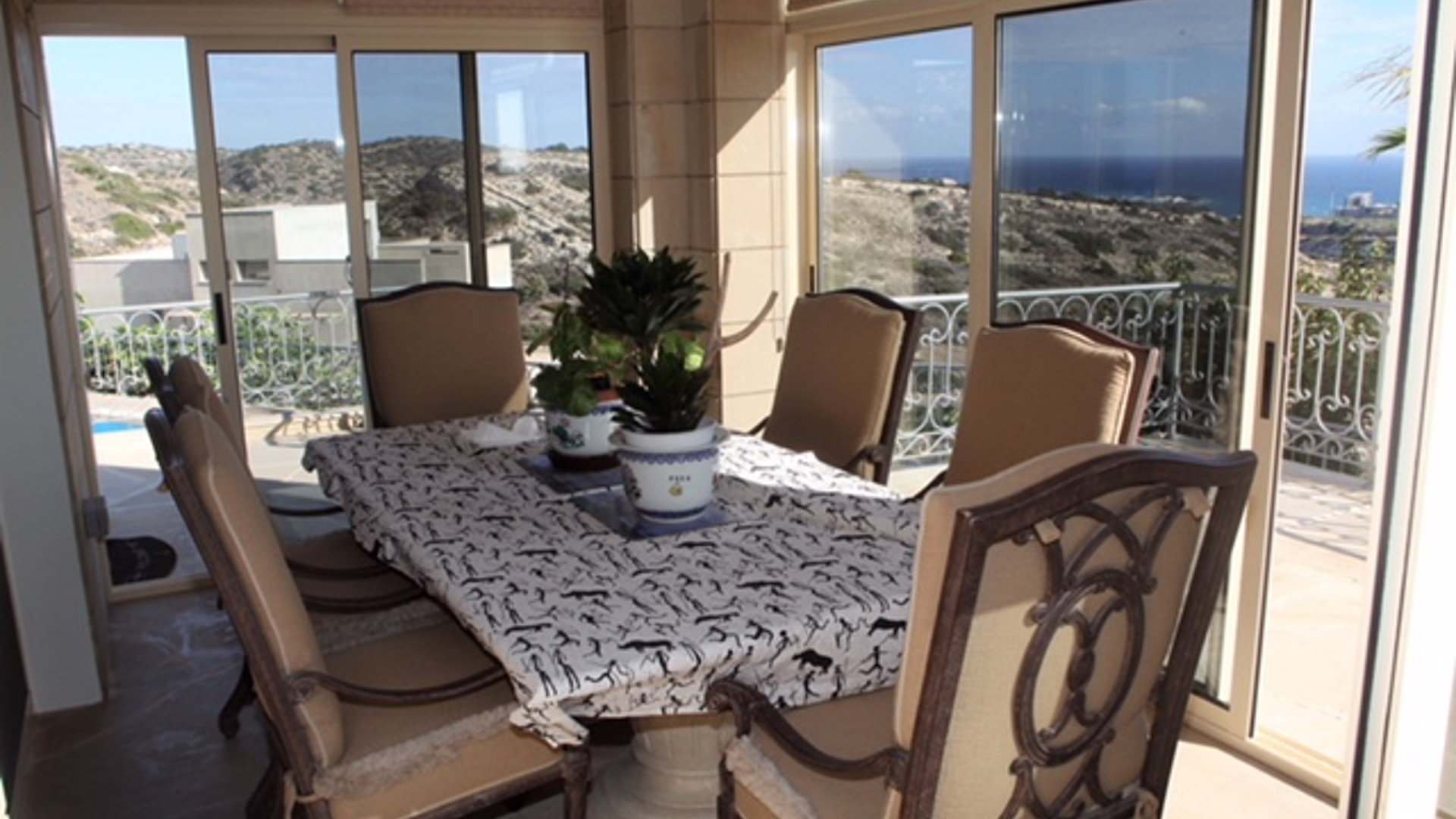 4 bedrooms Villa in Limassol, Cyprus No. 26030