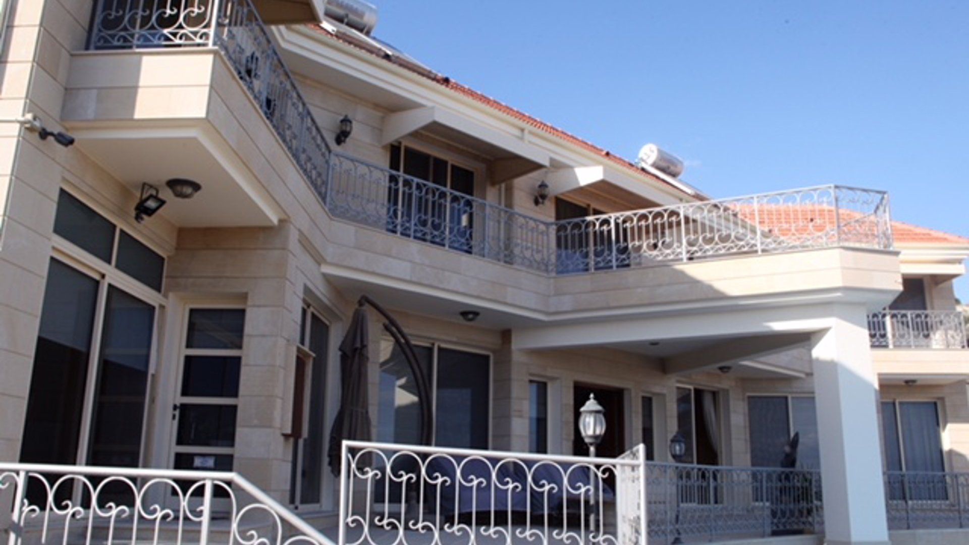4 bedrooms Villa in Limassol, Cyprus No. 26030
