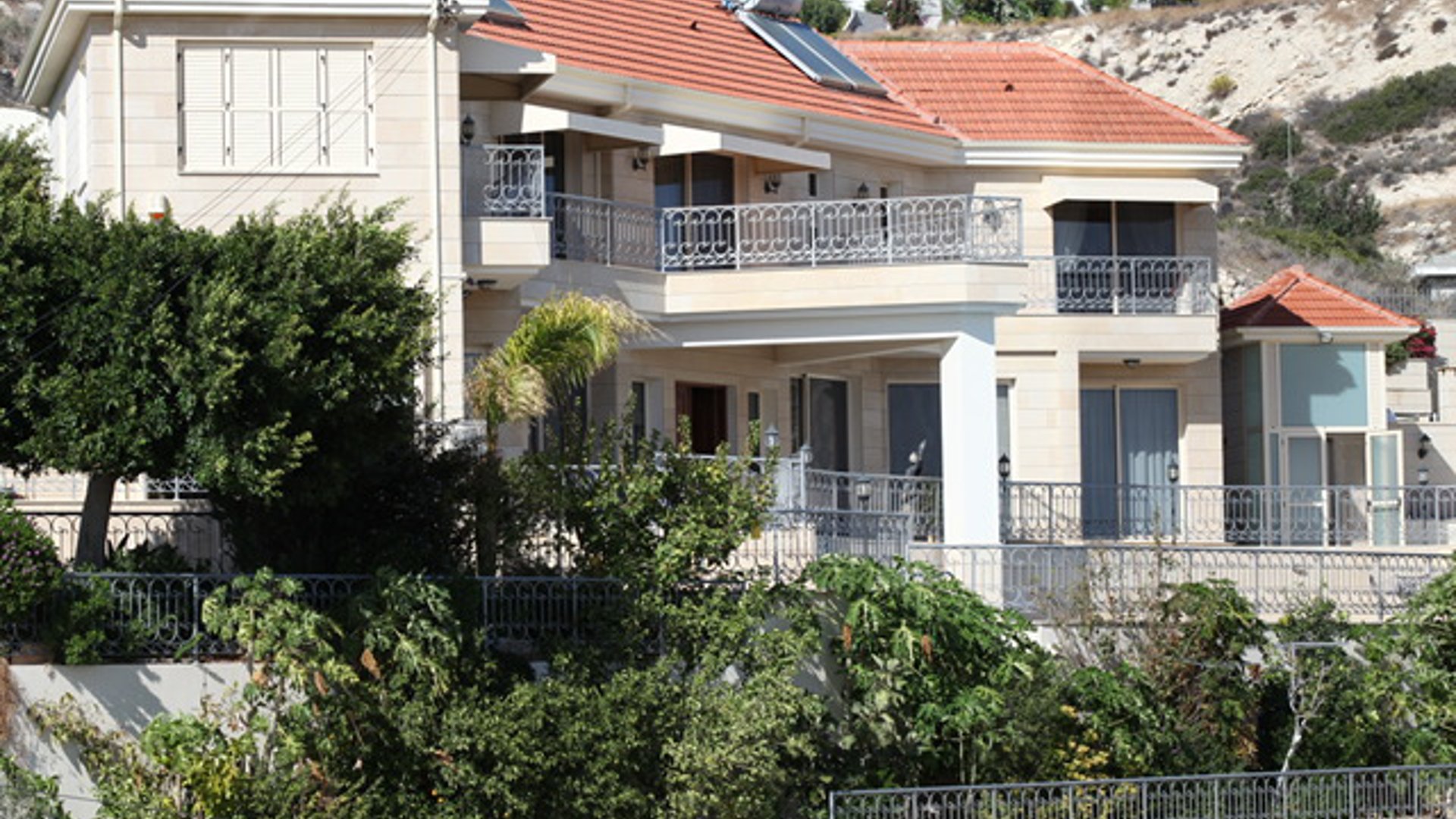 4 bedrooms Villa in Limassol, Cyprus No. 26030