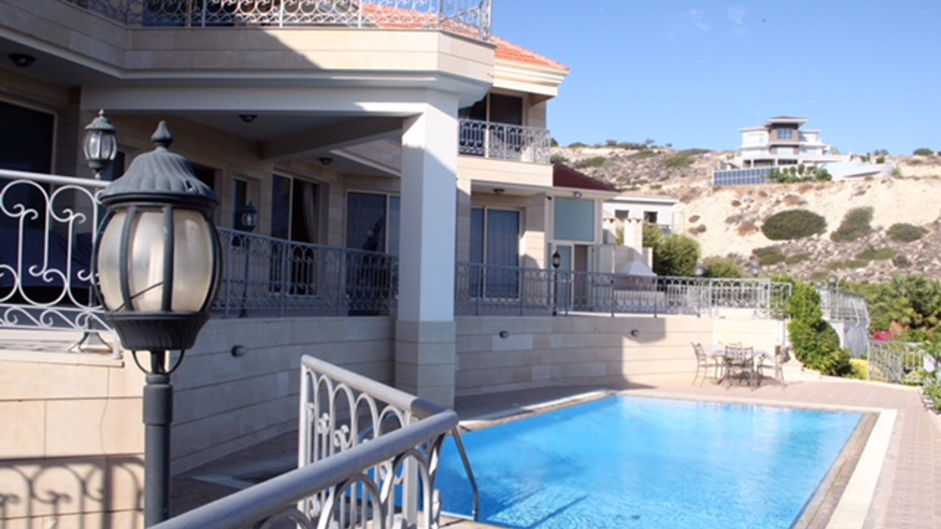 4 bedrooms Villa in Limassol, Cyprus No. 26030