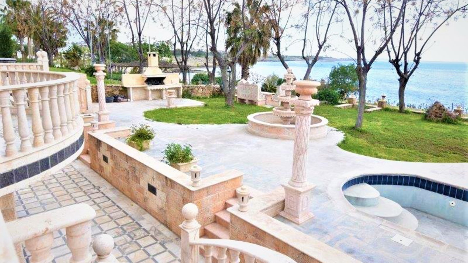5 bedrooms Villa in Chloraka, Paphos, Cyprus No. 26027