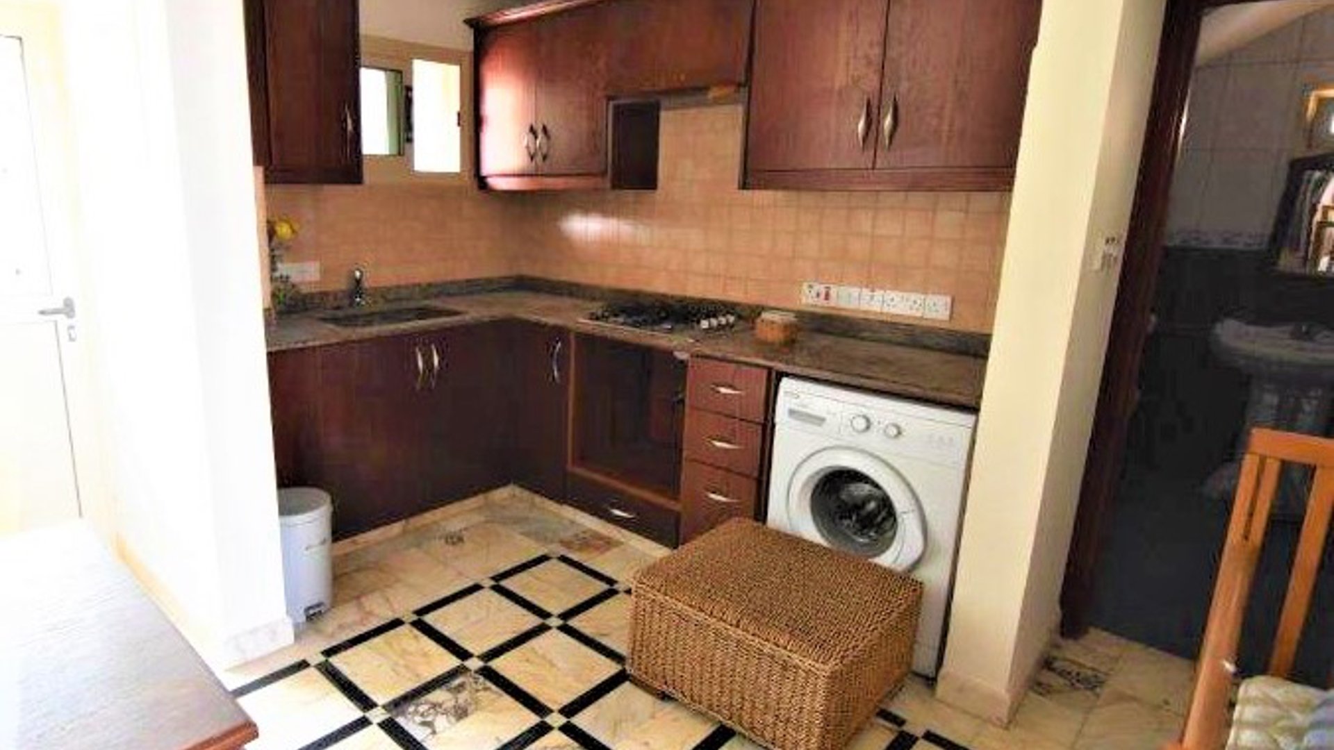 5 bedrooms Villa in Chloraka, Paphos, Cyprus No. 26027
