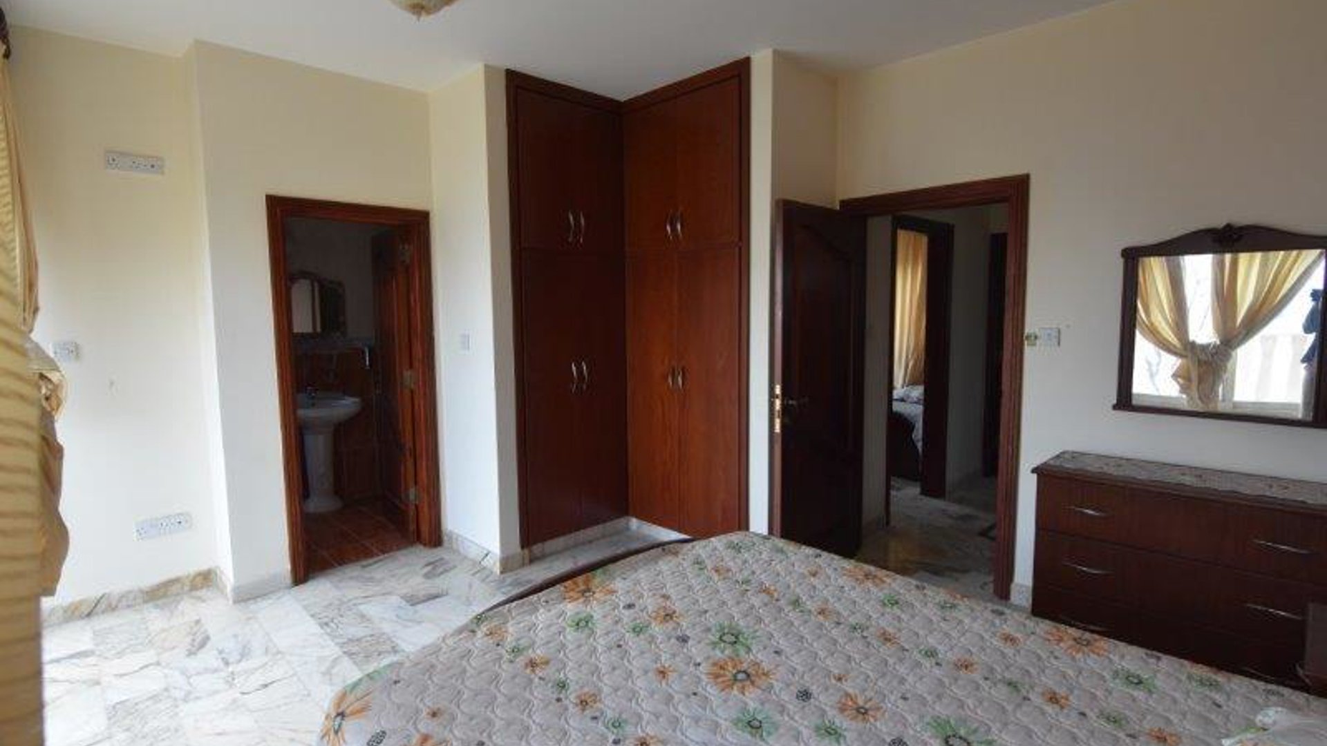 5 bedrooms Villa in Chloraka, Paphos, Cyprus No. 26027