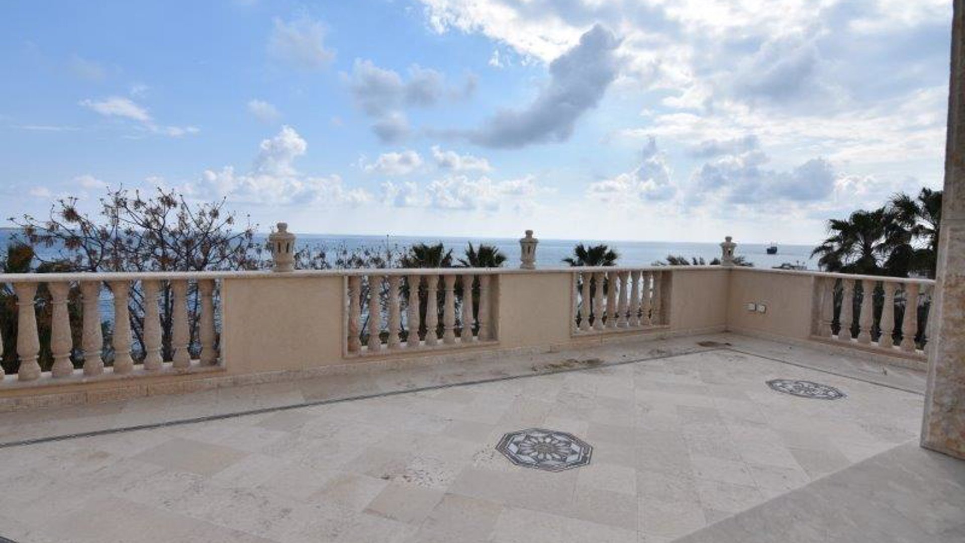 5 bedrooms Villa in Chloraka, Paphos, Cyprus No. 26027