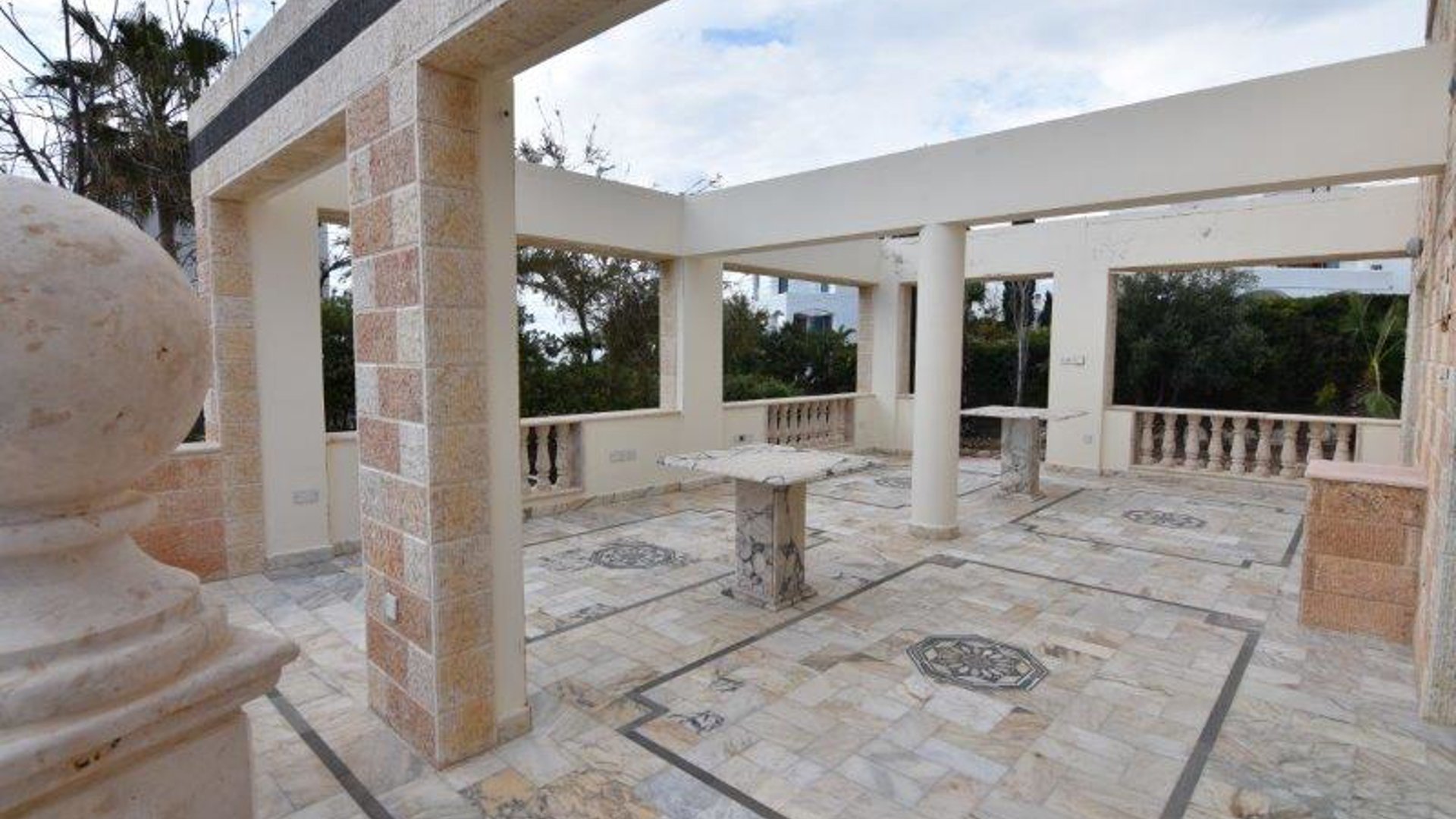 5 bedrooms Villa in Chloraka, Paphos, Cyprus No. 26027