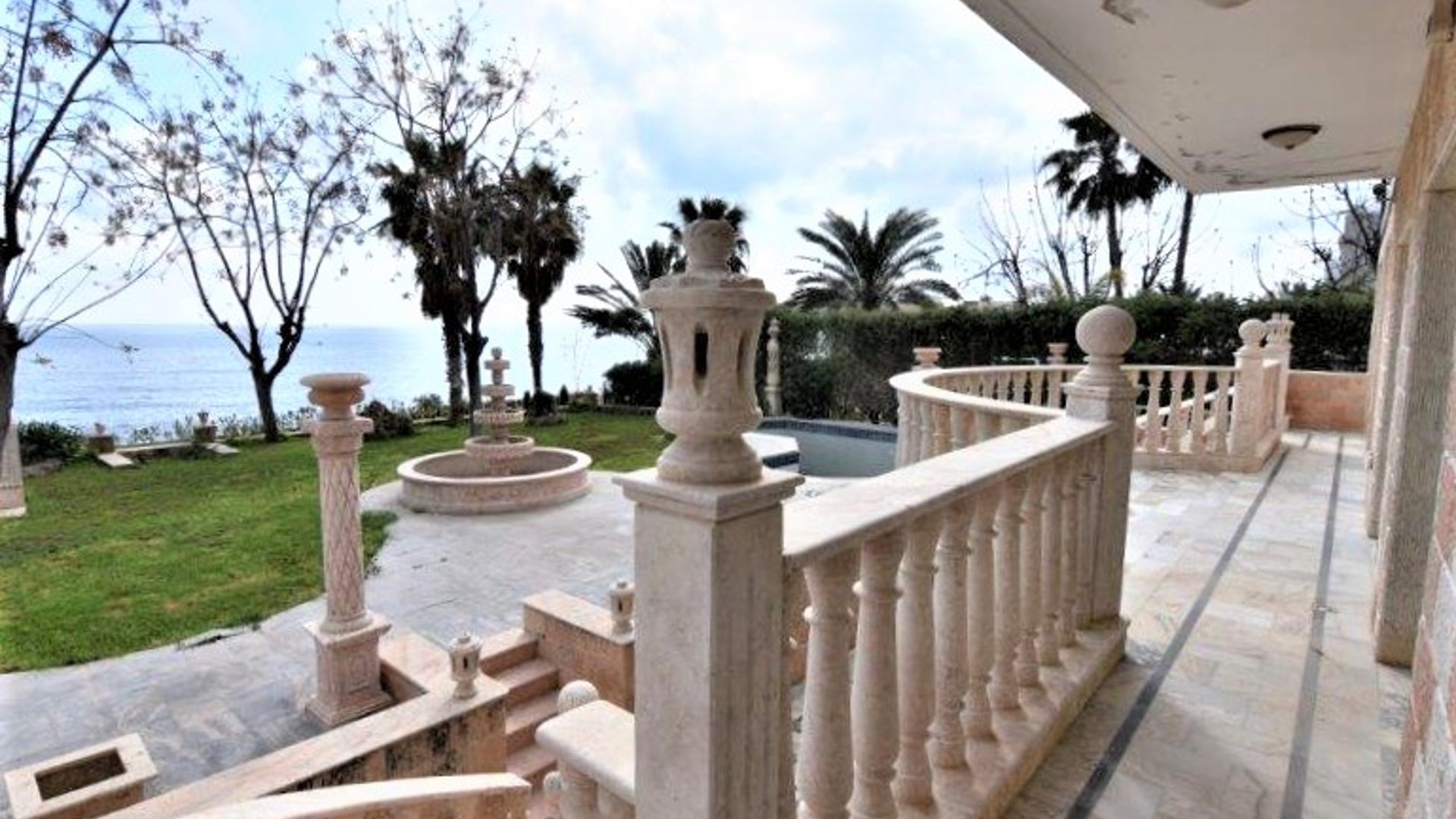 5 bedrooms Villa in Chloraka, Paphos, Cyprus No. 26027