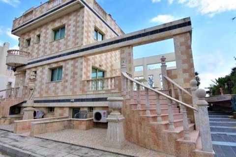 5 bedrooms Villa in Chloraka, Paphos, Cyprus No. 26027