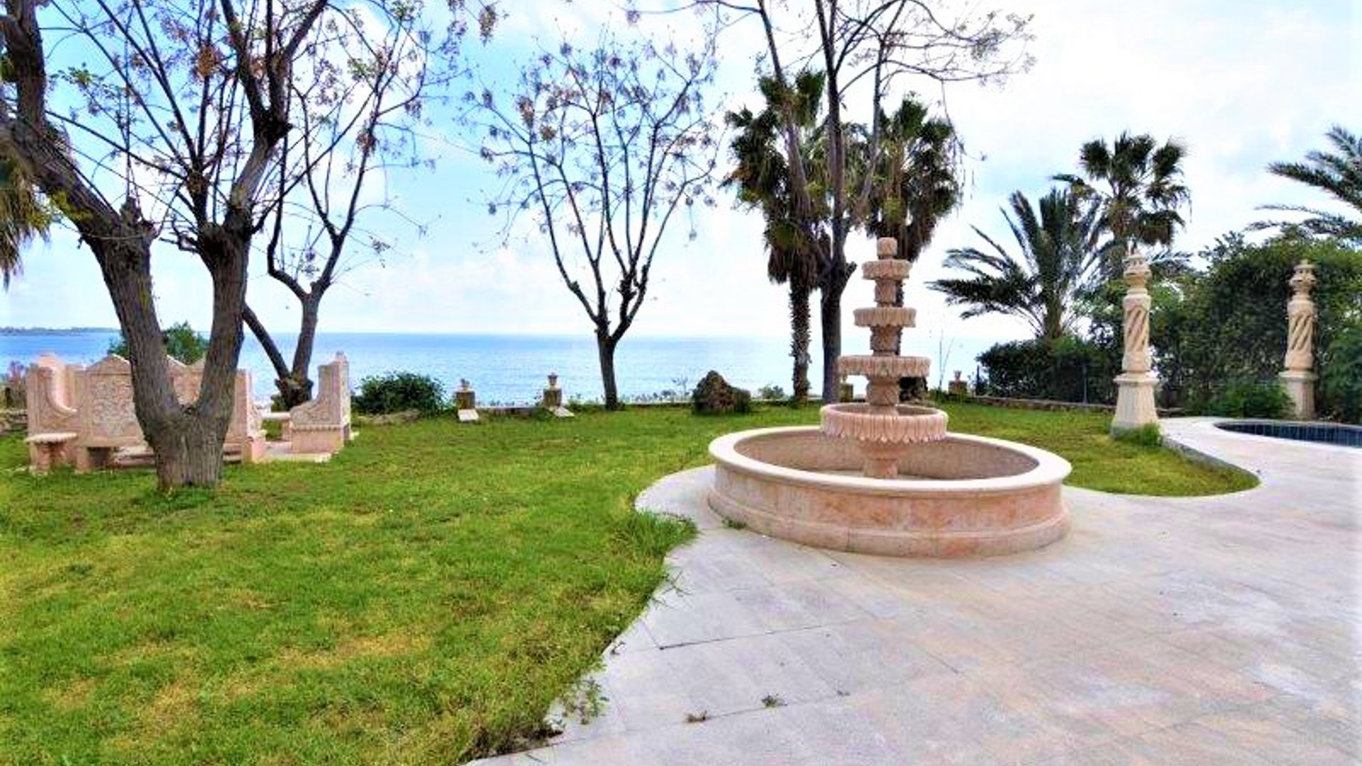 5 bedrooms Villa in Chloraka, Paphos, Cyprus No. 26027