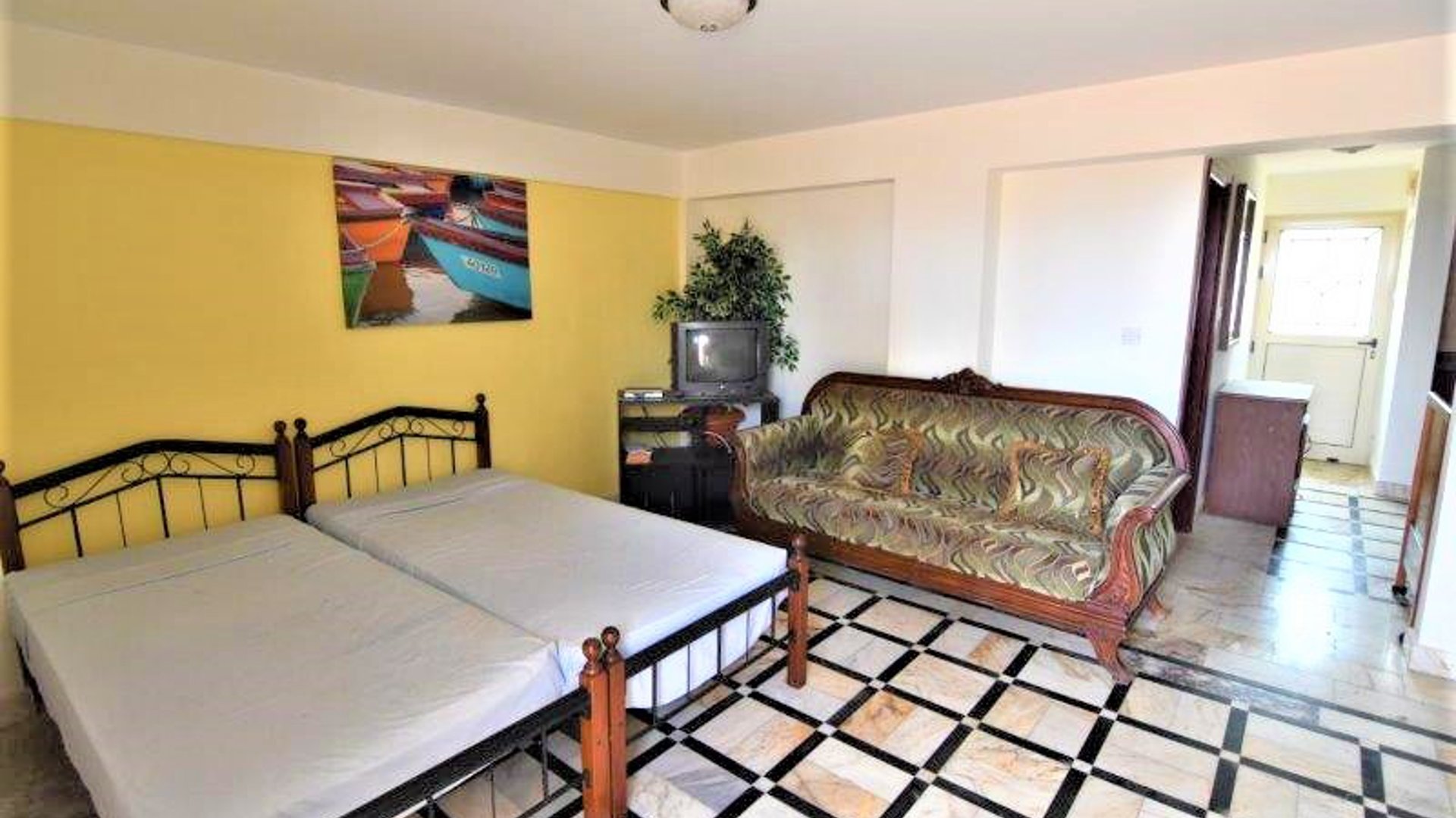 5 bedrooms Villa in Chloraka, Paphos, Cyprus No. 26027