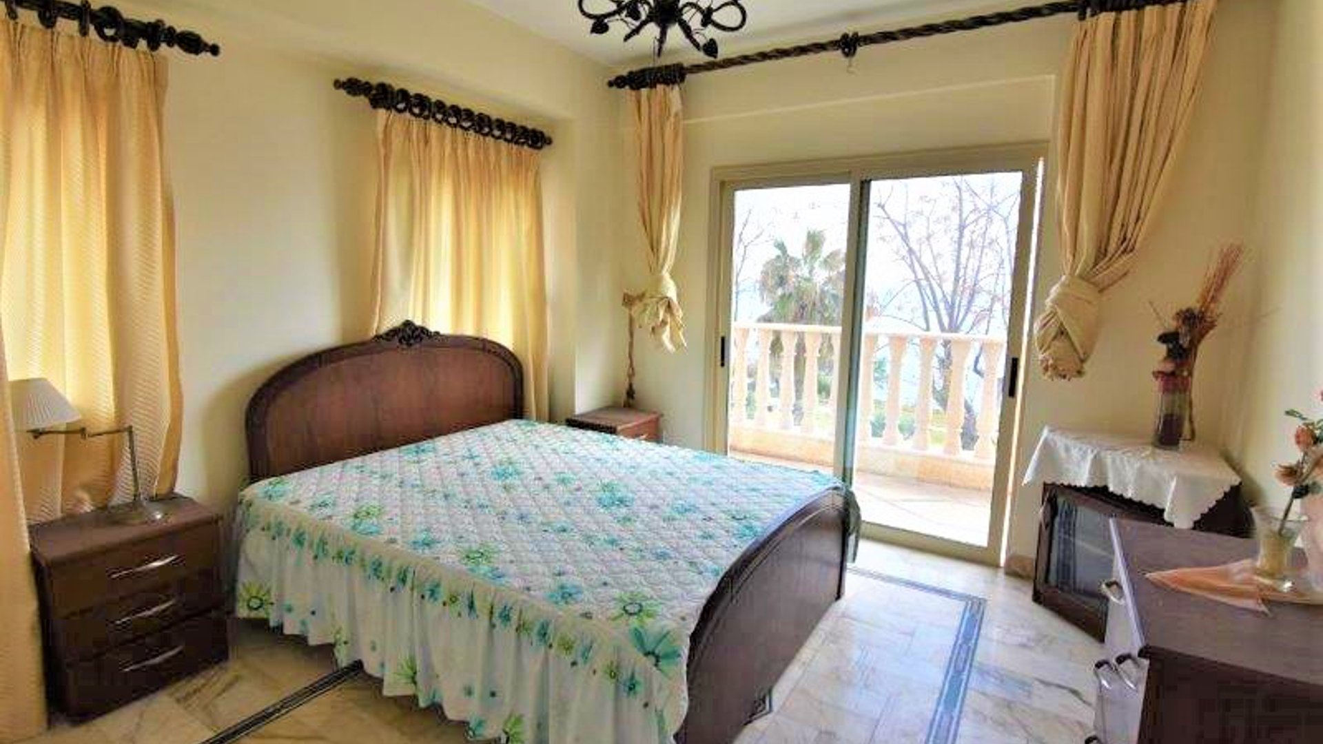 5 bedrooms Villa in Chloraka, Paphos, Cyprus No. 26027