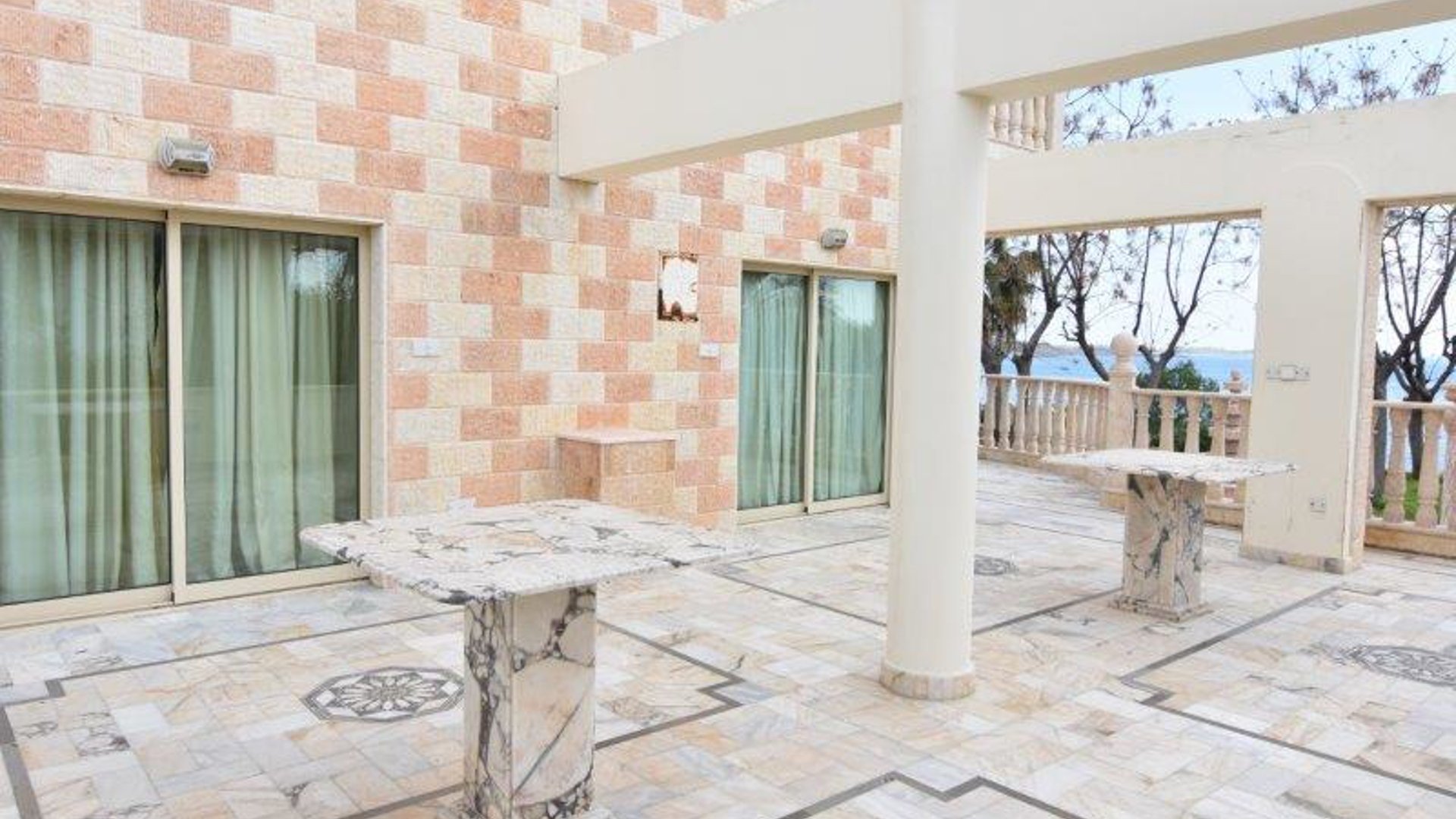 5 bedrooms Villa in Chloraka, Paphos, Cyprus No. 26027