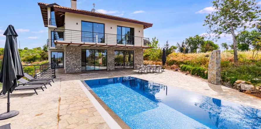 5 bedrooms Villa in Tsada, Paphos,  No. 39274