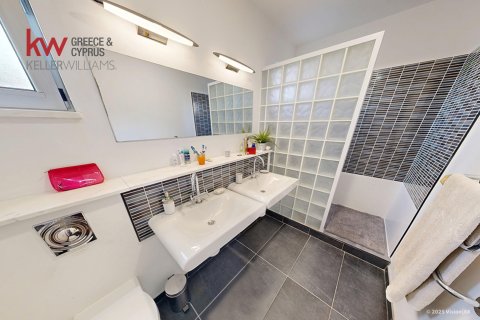 5 bedrooms Villa in Larnaka,  No. 39590 25