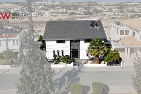 5 bedrooms Villa in Larnaka,  No. 39590 3