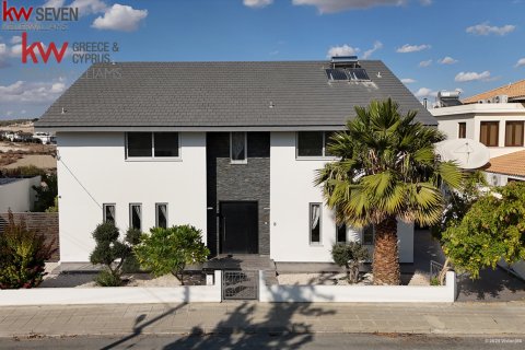 5 bedrooms Villa in Larnaka,  No. 39590 4