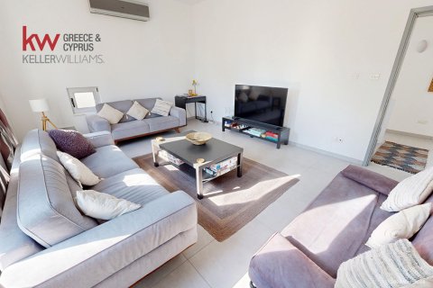 5 bedrooms Villa in Larnaka,  No. 39590 12