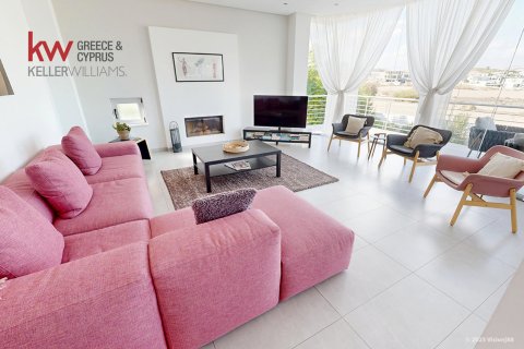 5 bedrooms Villa in Larnaka,  No. 39590 18