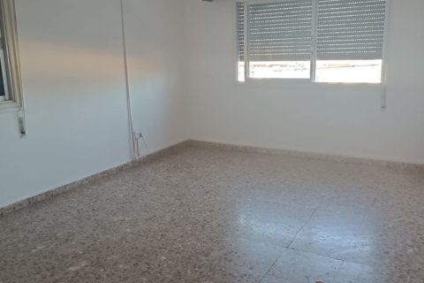 3 bedrooms Apartment in Larnaca, Larnaka,  No. 39589 7