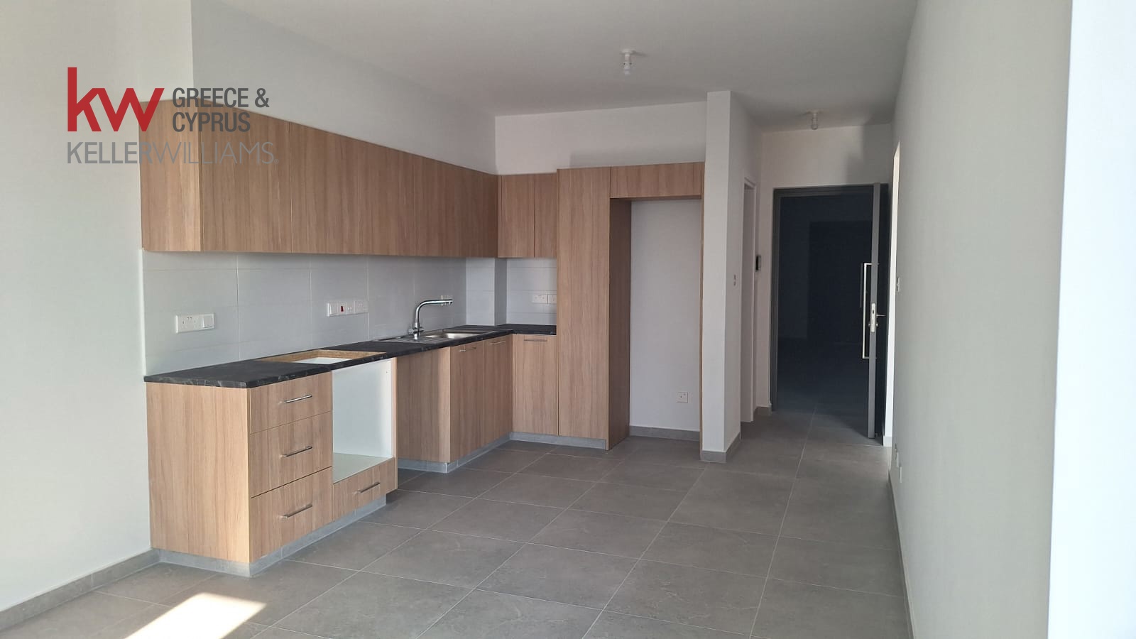 Квартира с 2 спальнями в Ларнака, Кипр № 40393