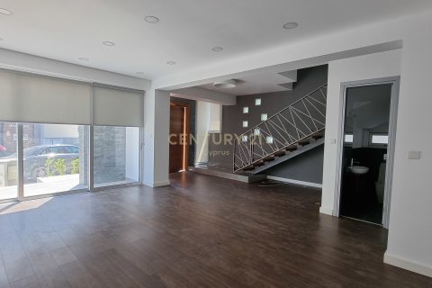 Офис 180м2 в Лимассол, Лимасол,  № 53490 3