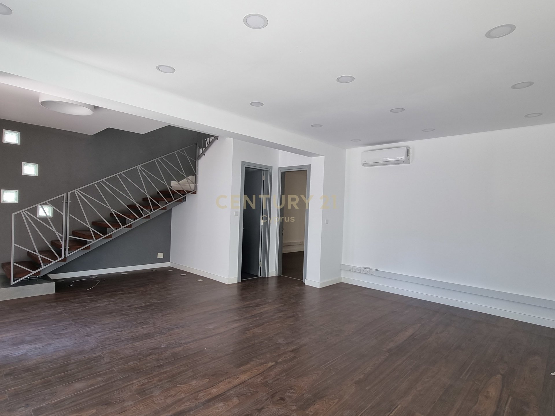 180m2 Bureau à Limassol, Chypre No. 53490