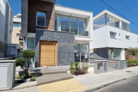 Офис 180м2 в Лимассол, Лимасол,  № 53490