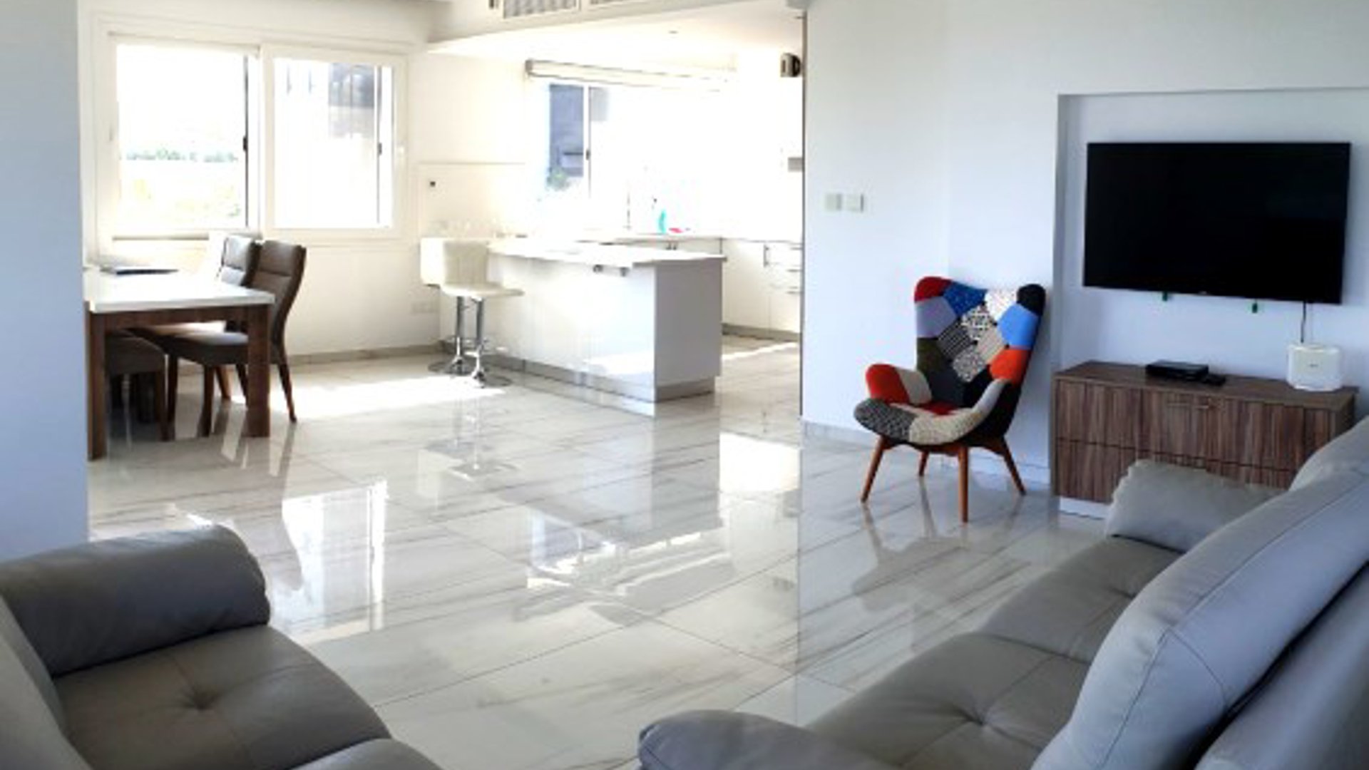 3 bedrooms Apartment in Agios Tychonas, Limassol, Cyprus No. 26114