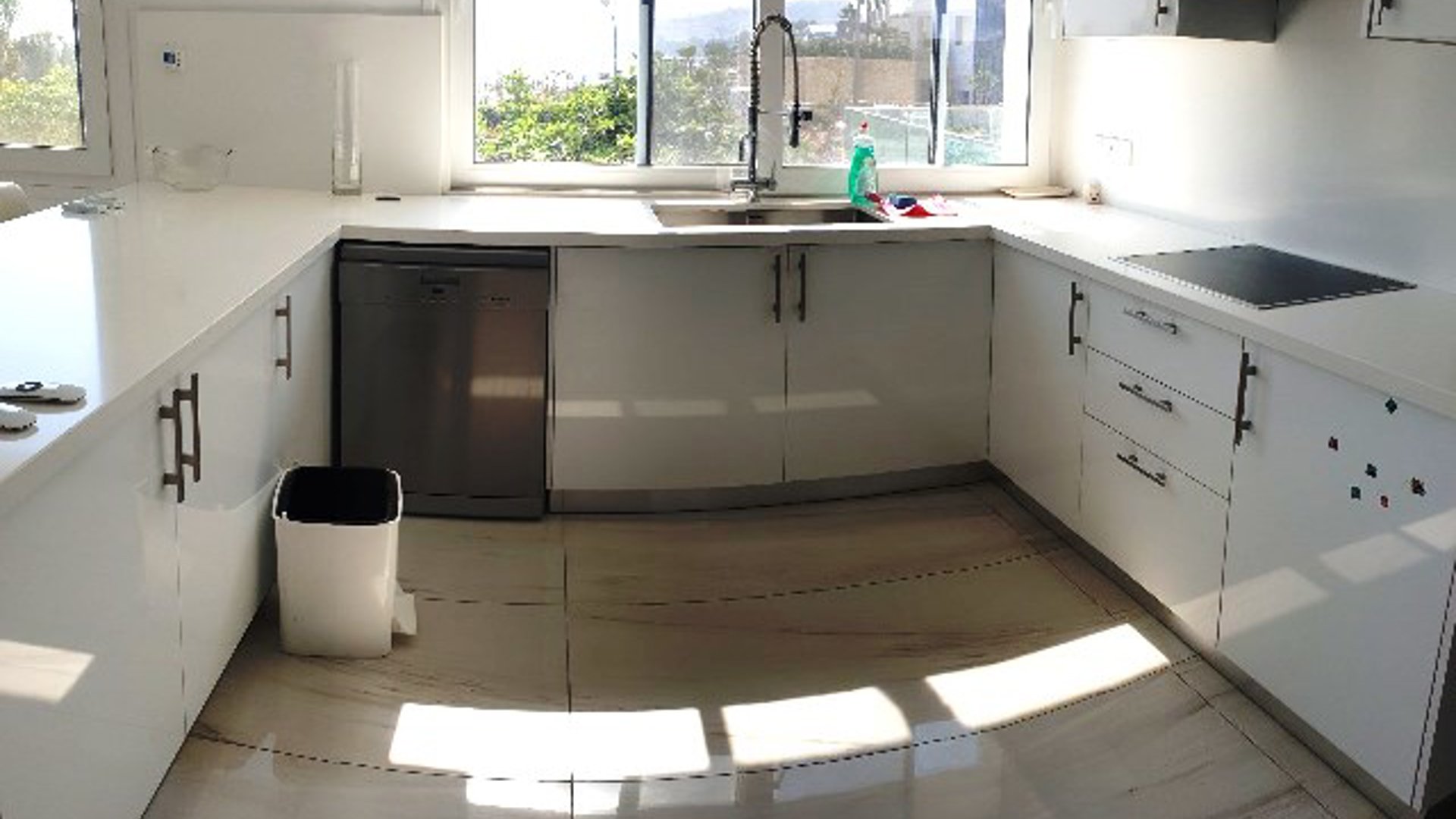 3 bedrooms Apartment in Agios Tychonas, Limassol, Cyprus No. 26114