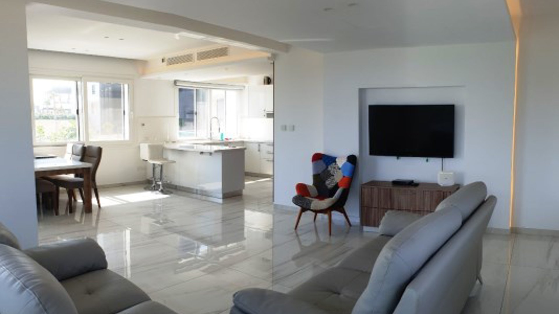 3 bedrooms Apartment in Agios Tychonas, Limassol, Cyprus No. 26114